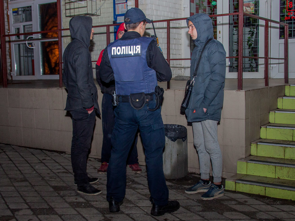 Днепровские полицейские задержали несовершеннолетних похитителей кабеля (ФОТО)