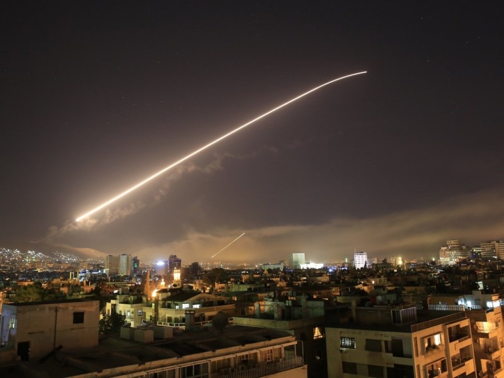 Мощный авиаудар по Сирии можно считать имитацией Третьей мировой войны в СМИ &#8212; политолог