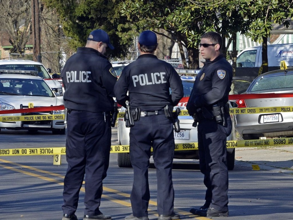 Во Флориде неизвестный с улицы застрелил двух полицейских в ресторане (ФОТО)