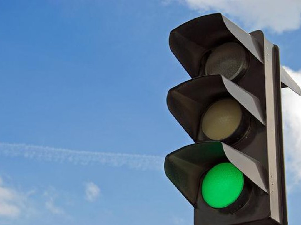 В Мининфраструктуры пока не планируют отменять желтый сигнал светофора