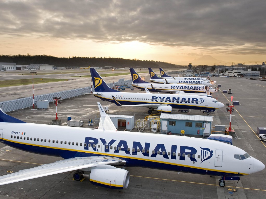 Порошенко: Ryanair может зайти на рынок Украины ранее озвученного срока