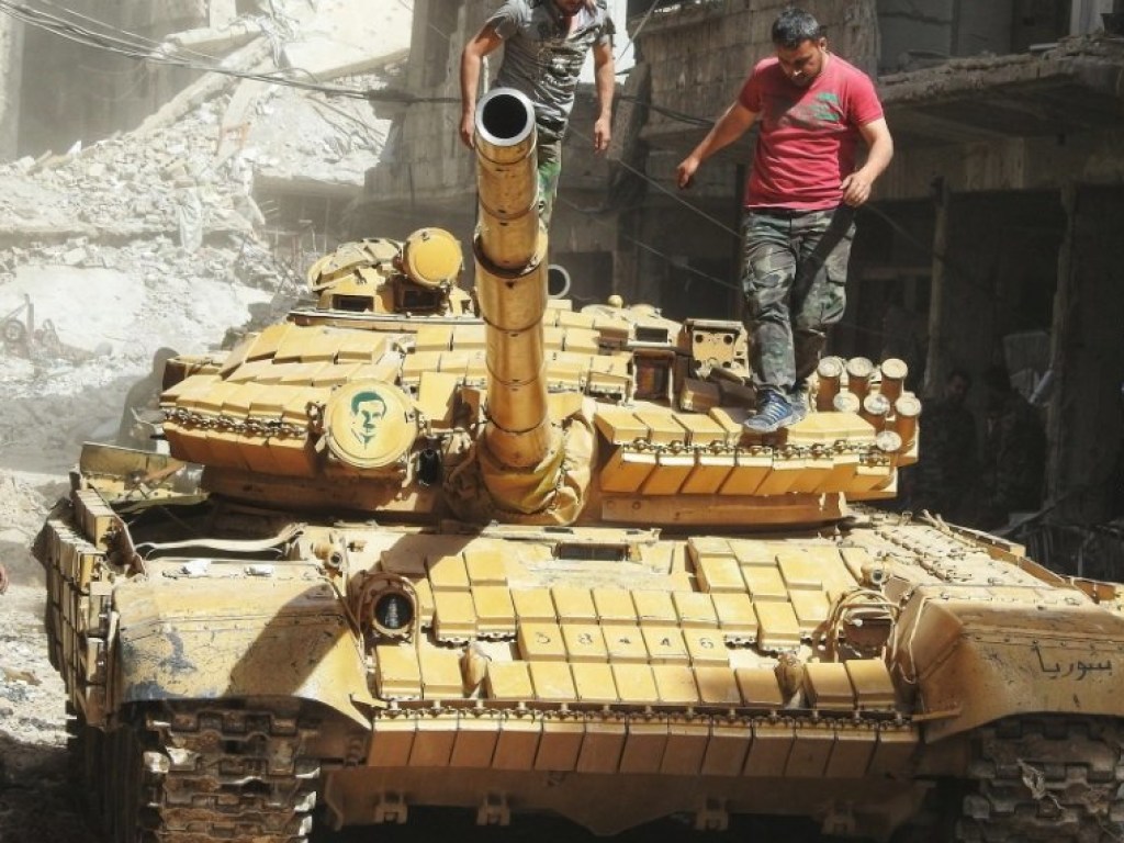 В Сирии танки и бульдозеры зачистили лагерь беженцев Ярмук (ФОТО)