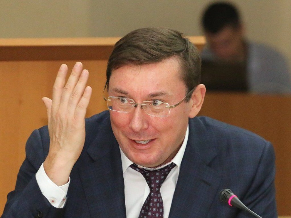 Суд взялся за «социальную» рекламу с генпрокурором Луценко