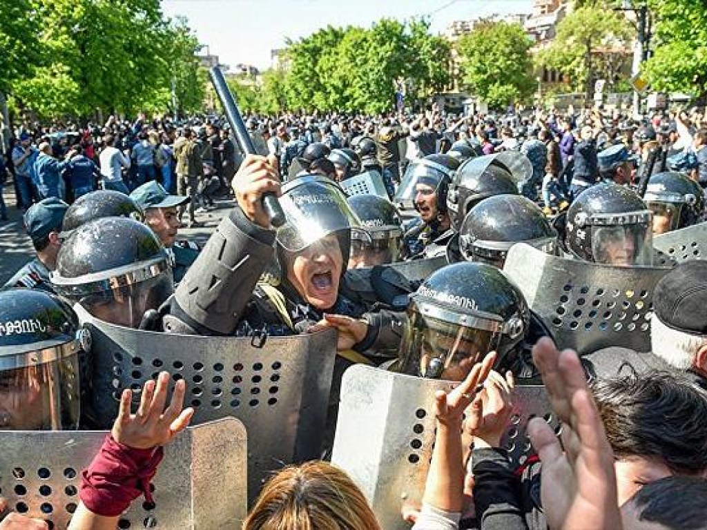 Протесты в Ереване не перерастут в революцию – политолог