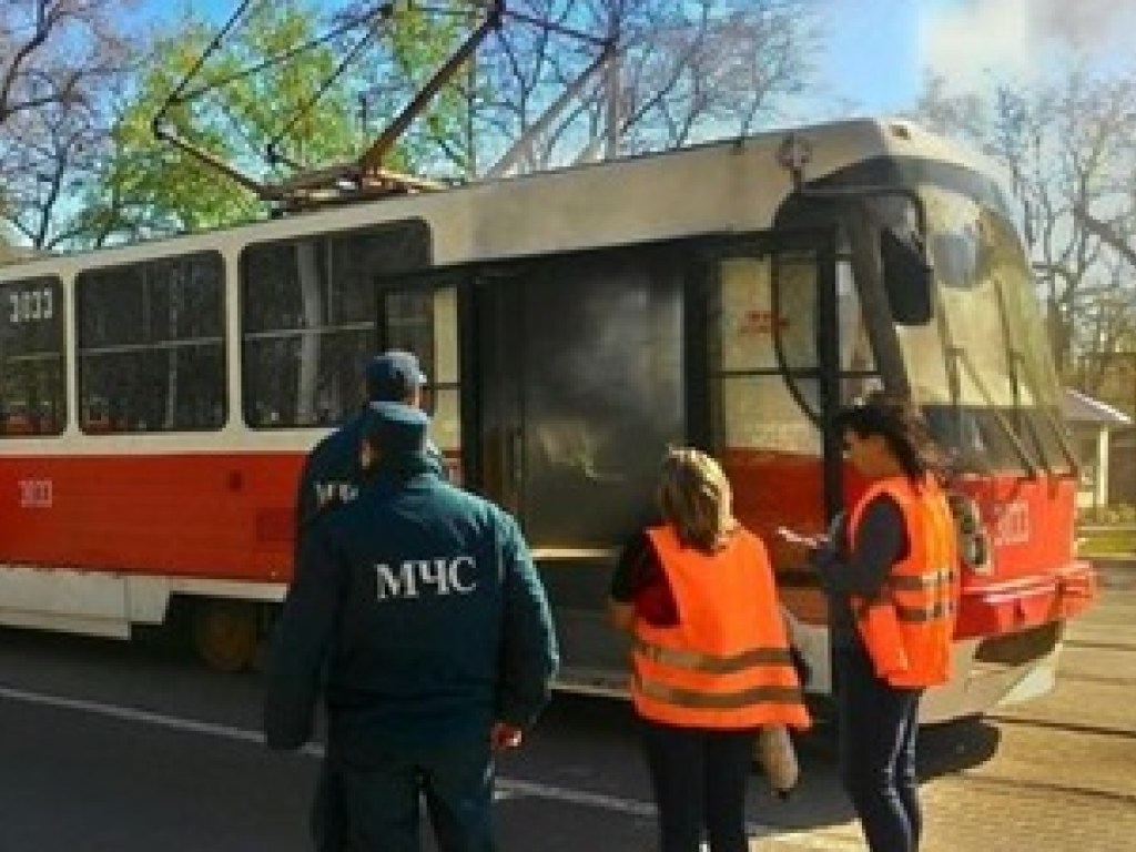 В Донецке на ходу загорелся трамвай (ФОТО)