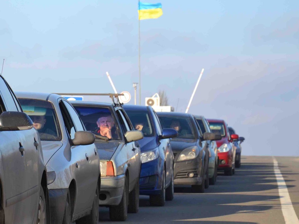 За сутки КПВВ на Донбассе пересекли 34 тысячи человек