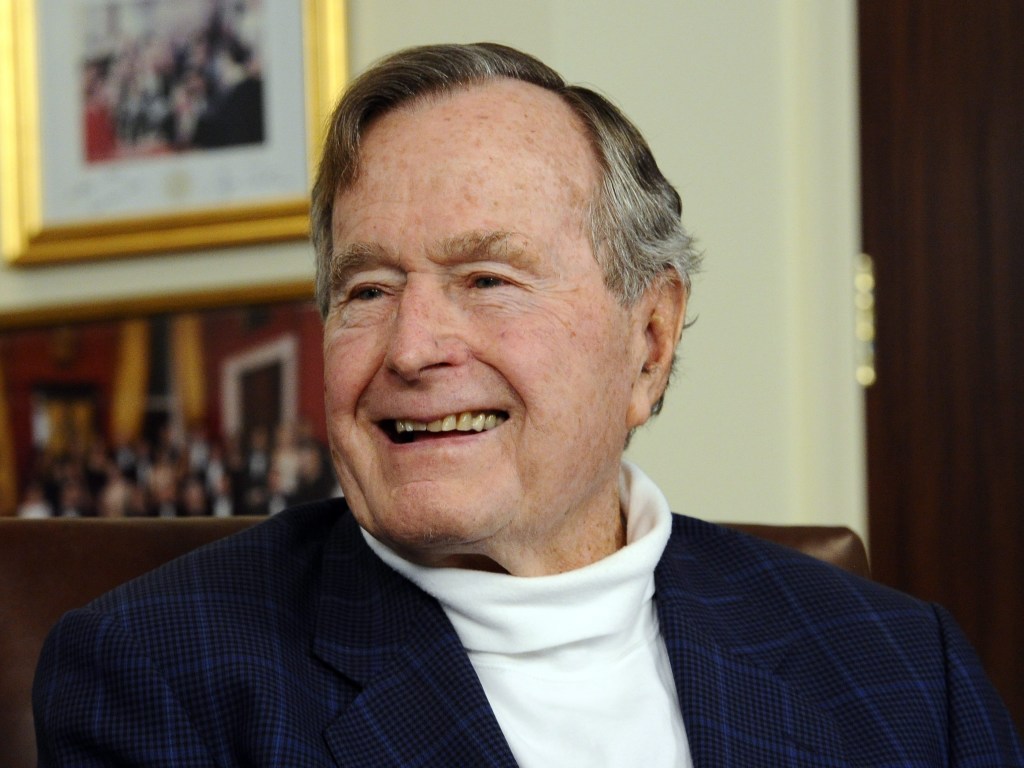 В США экс-президент Буш попал в реанимацию спустя несколько дней после смерти жены