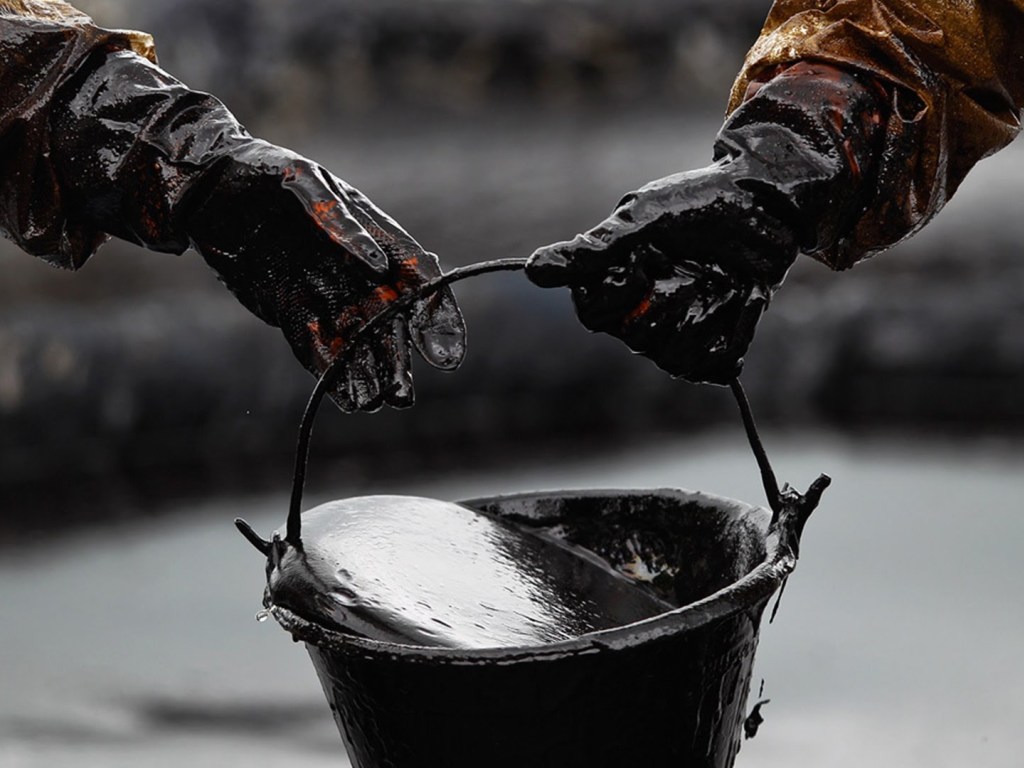 Цена нефти Brent опустилась ниже 75 долларов