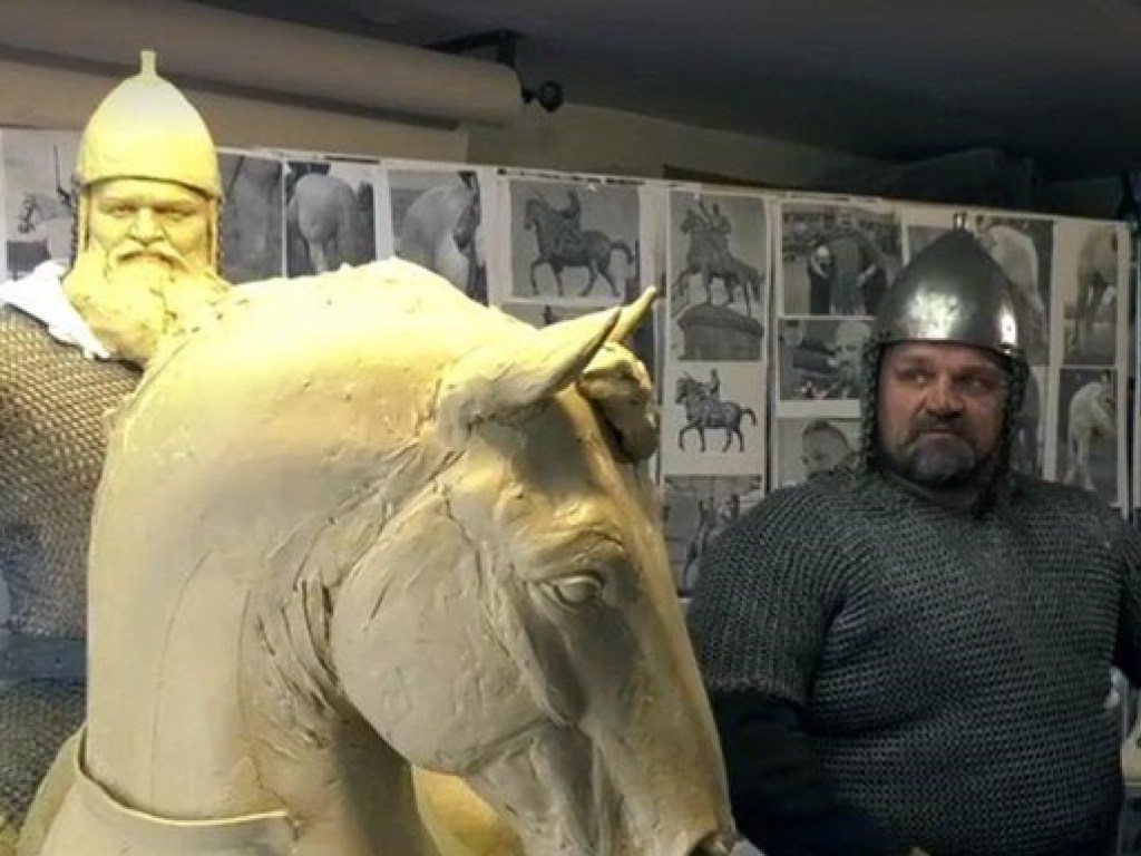 Украинский силач Вирастюк стал моделью для скульптуры Ильи Муромца (ФОТО)