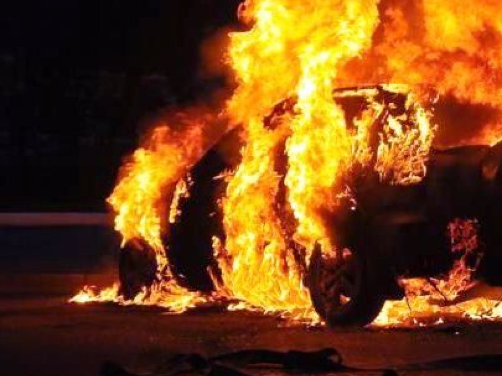 На Закарпатье в Иршаве сгорел автомобиль Ford Transit