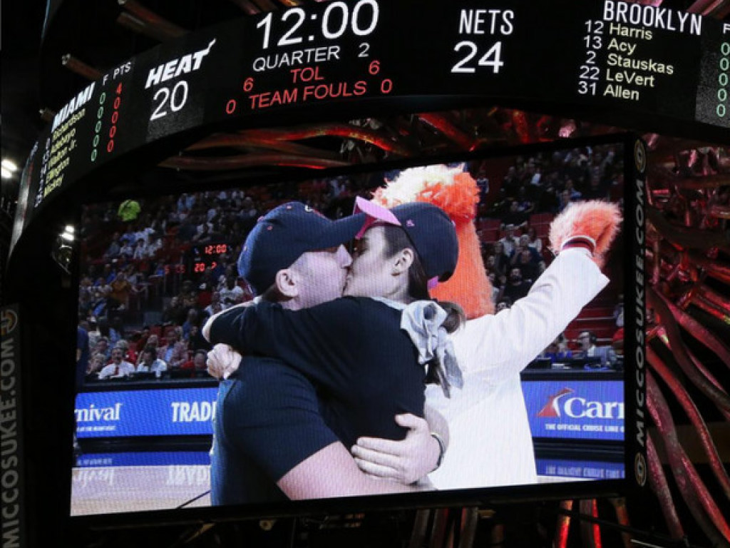 Гимнастке Бессоновой сделали предложение руки и сердца на матче НБА в Майами 