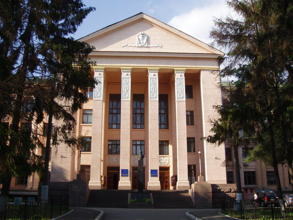 В институте Богомольца заявили, что суд восстановил Амосову в должности ректора