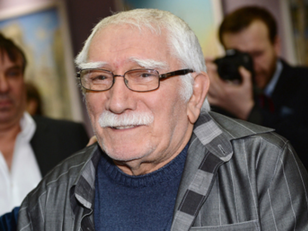 82-летний Армен Джигарханян попал в больницу, актер около часа пробыл в коме
