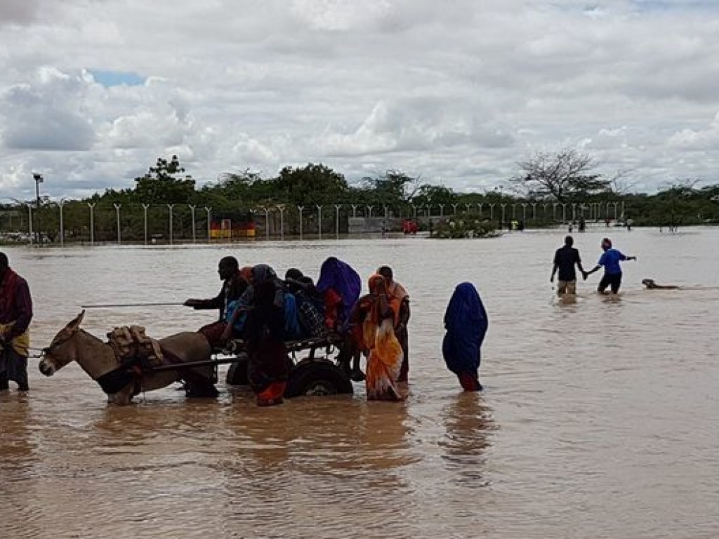 Наводнение в Кении: сотни тысяч пострадавших (ФОТО)