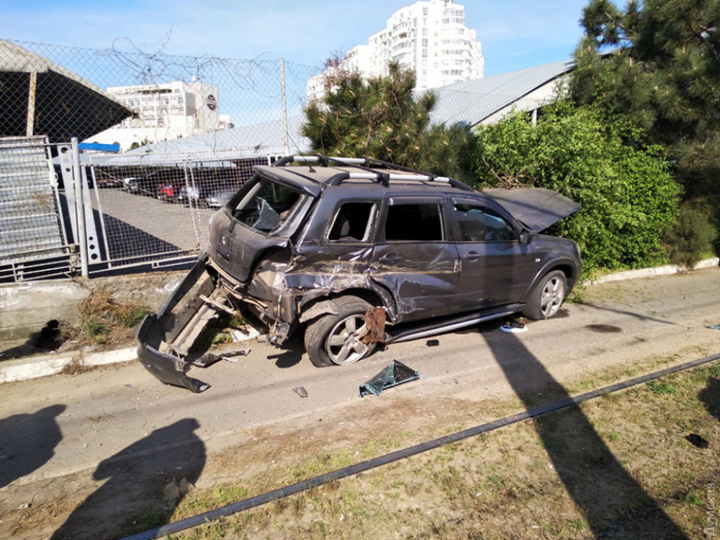 Мitsubishi и трамвай: в Одессе произошло ДТП с пострадавшими (ФОТО)