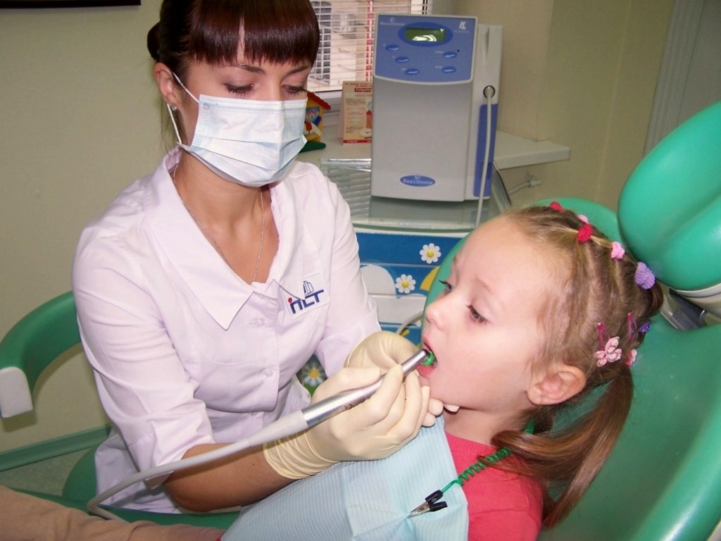 Врачи: У 95 % украинских детей &#8212; молочные зубы с кариесом