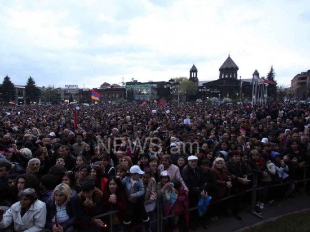 Протесты в Армении: Еще в одном городе начался митинг против правящей партии (ФОТО)