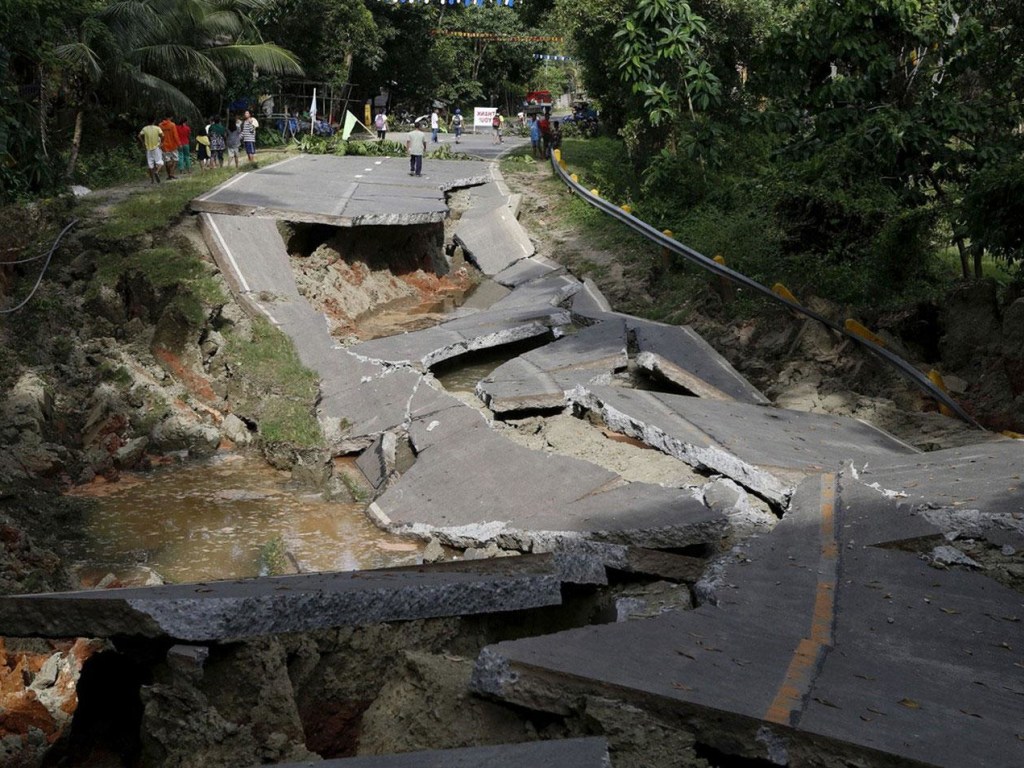 На Бали произошло мощное землетрясение
