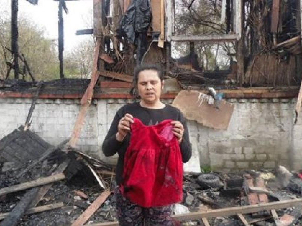 В Киеве на Русановке радикалы сожгли дом ромов с детьми внутри &#8212; соцсети (ВИДЕО)