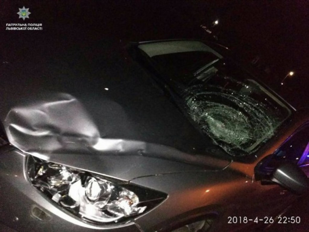 На Львовщине нетрезвый водитель сбил патрульного и попытался скрыться (ФОТО)