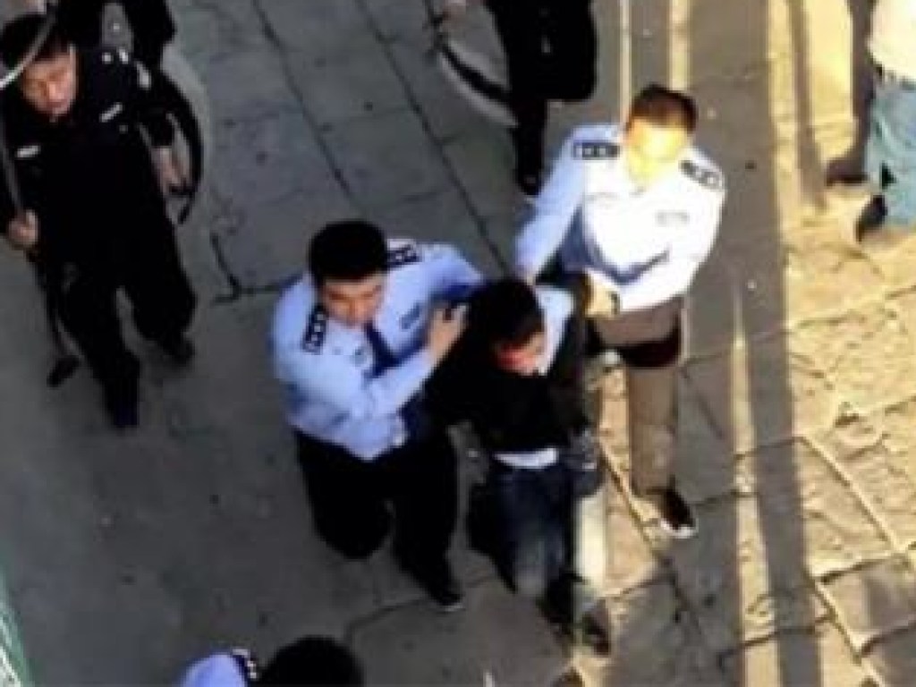 В Китае мужчина напал с ножом на школу: семь человек погибли (ФОТО)