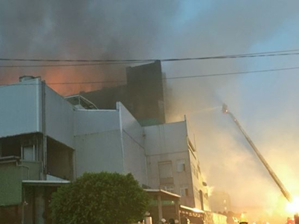 На Тайване произошел пожар на заводе: есть жертвы (ФОТО)