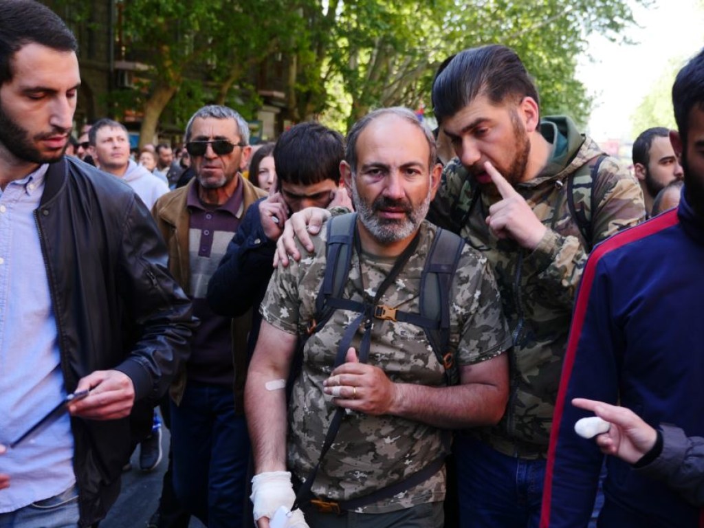 Лидер армянской оппозиции призвал возобновить протесты в Ереване