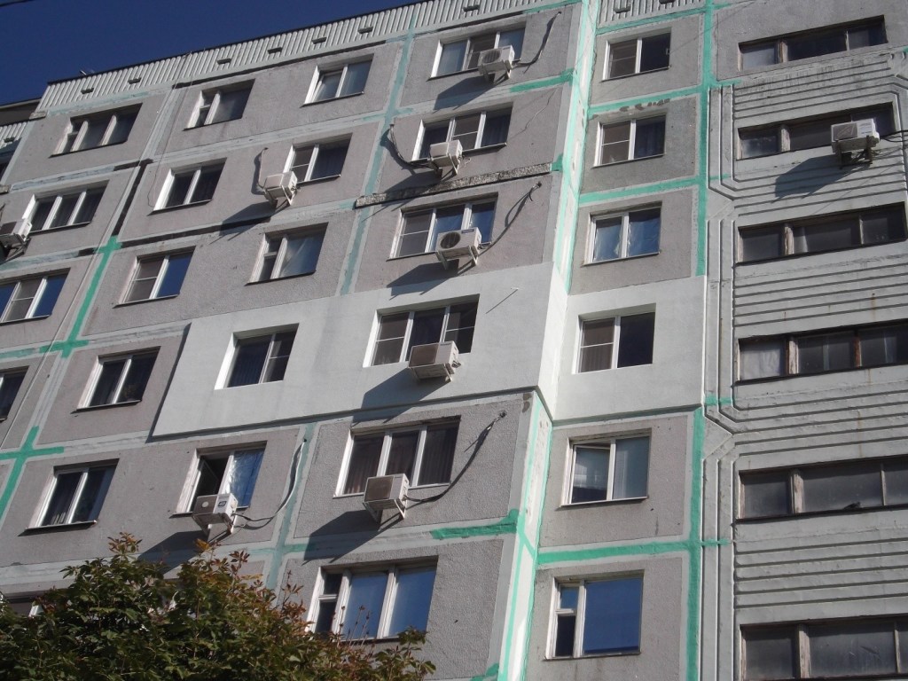 В Киеве на Соломенке женщина выпрыгнула из окна шестого этажа (ФОТО)