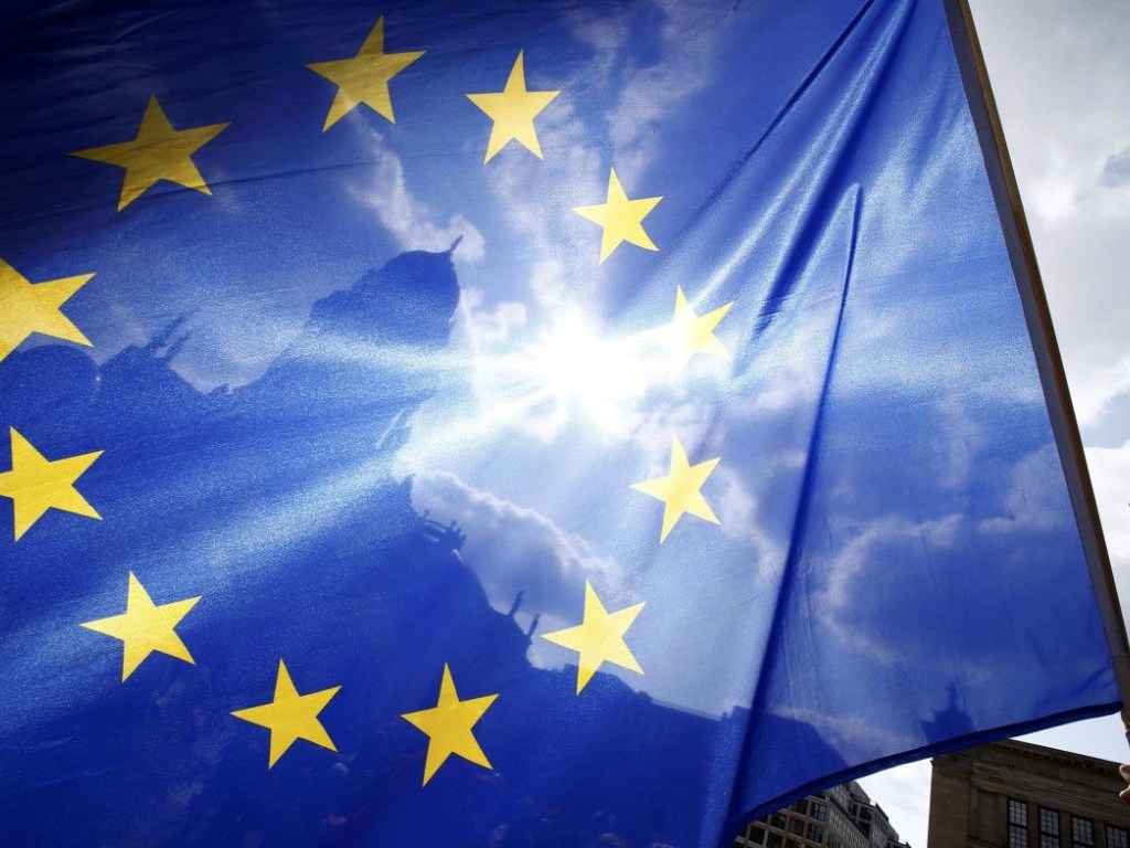 Украинский дипломат прокомментировал намерение ЕС ввести платные спецразрешения для въезда по безвизу