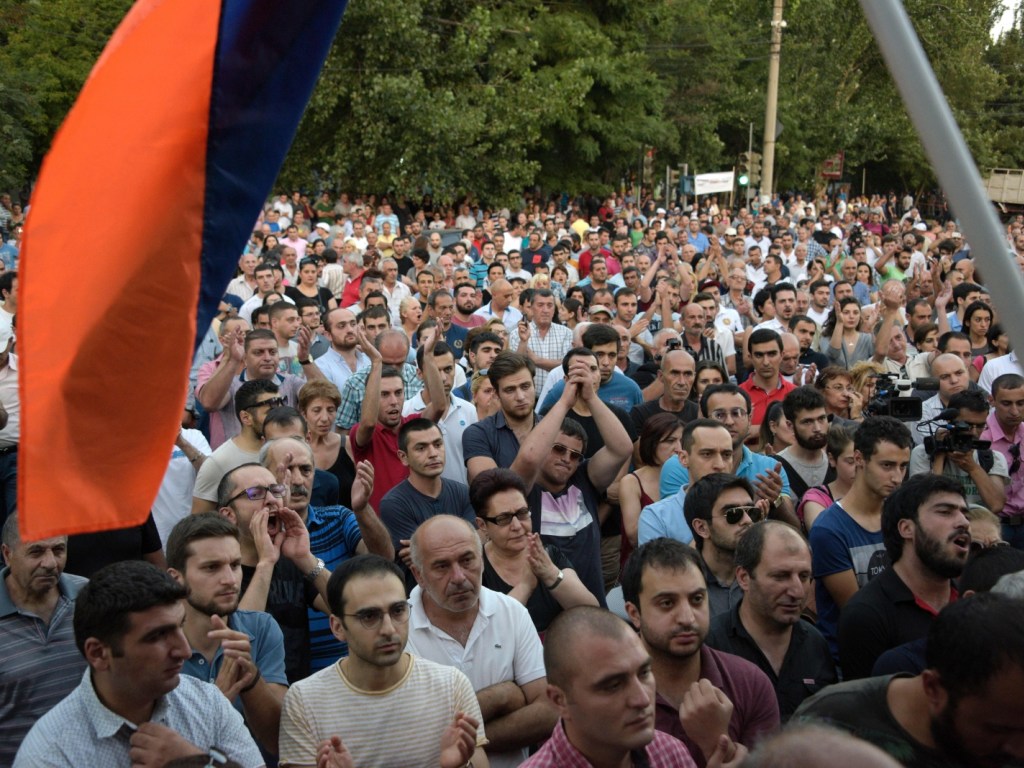 Ситуация в Армении стабилизируется только после досрочных парламентских выборов – европейский эксперт