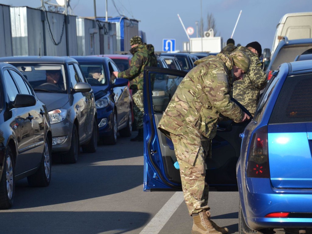 КПВВ на Донбассе за сутки пересекли более 20 тысяч человек