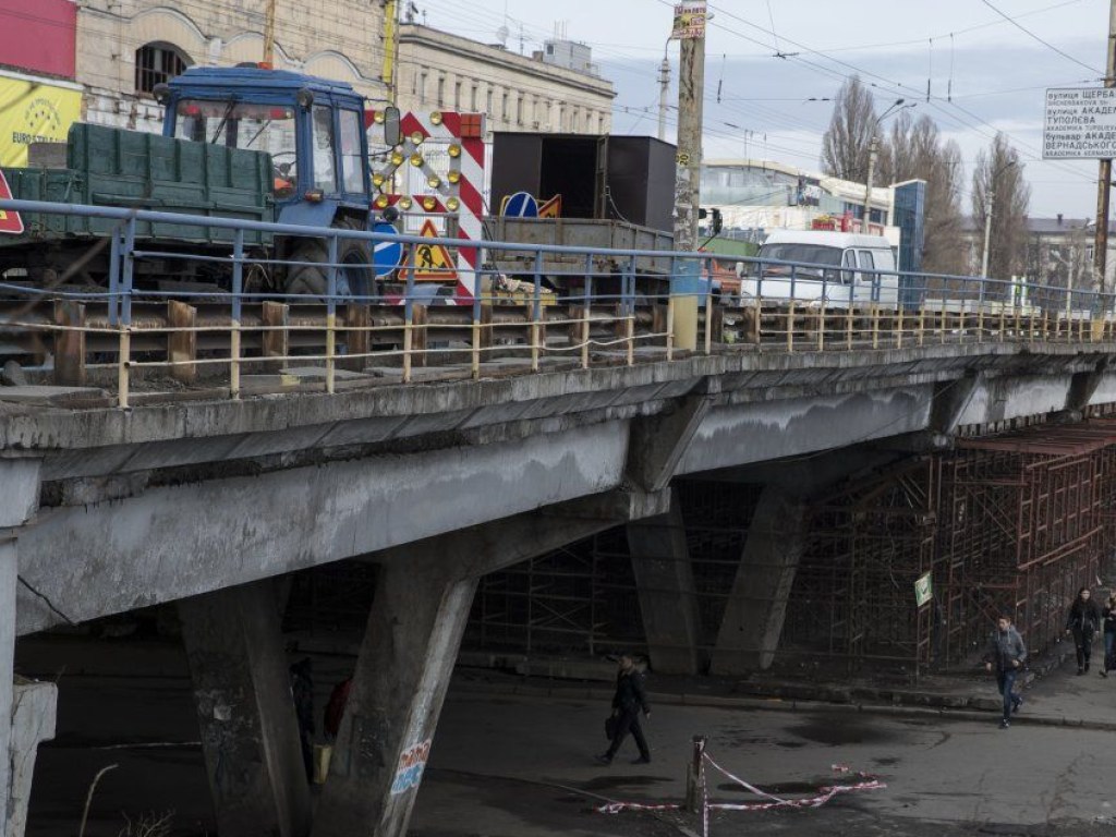 Начало реконструкции Шулявского моста в Киеве перенесли из-за жалобы участника тендера