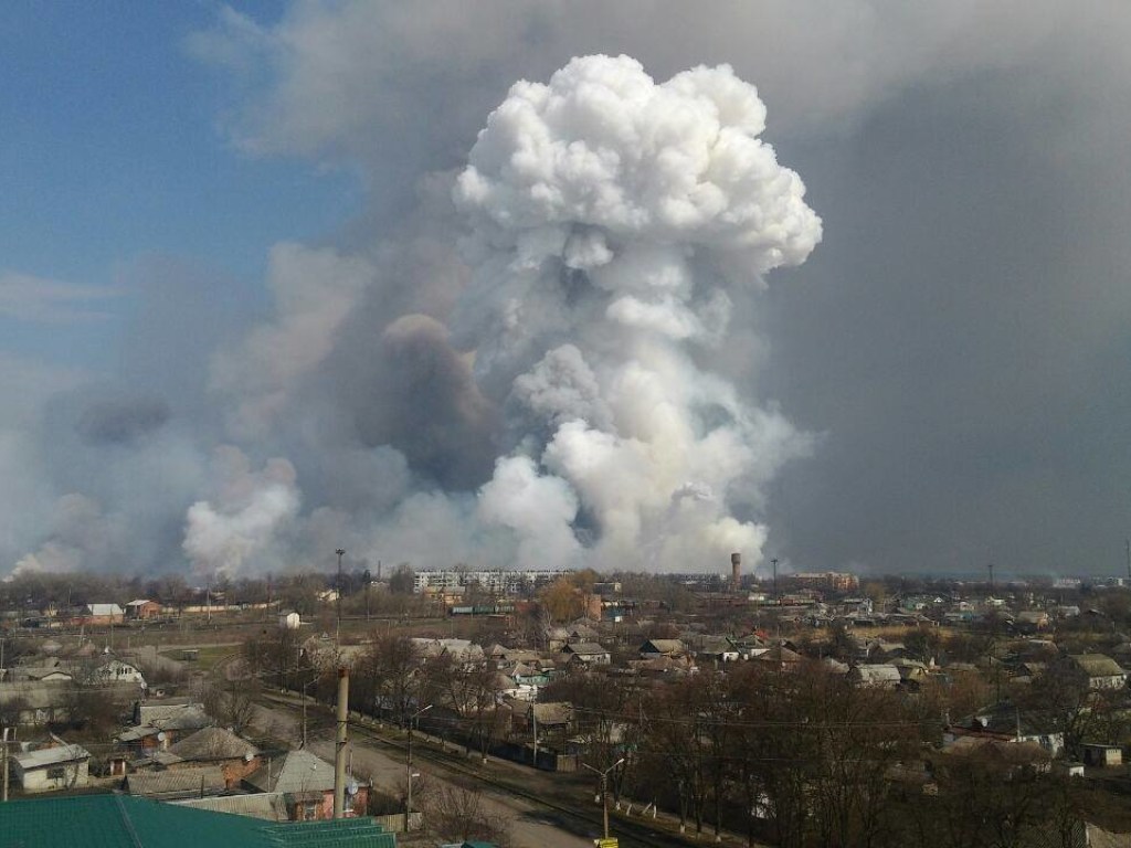 На военных складах в Балаклее начались взрывы из-за пожара (ВИДЕО) &#8212; ОБНОВЛЕНО