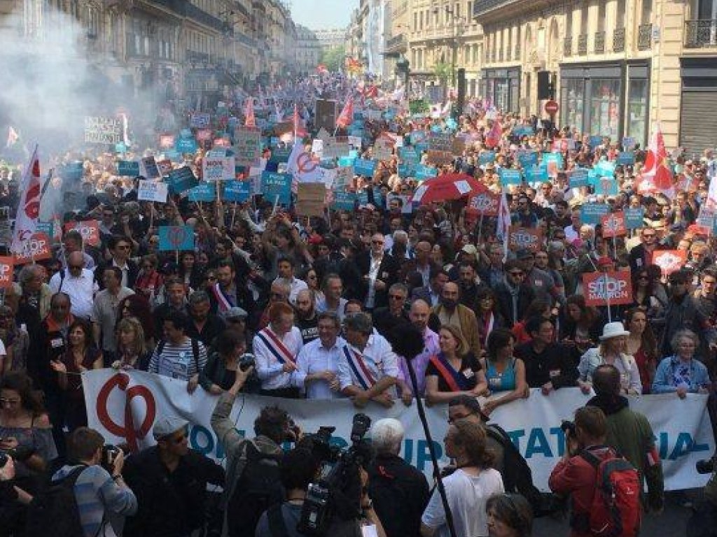 Народ против Макрона: в центре Парижа прошла масштабная акция протеста (ФОТО, ВИДЕО)