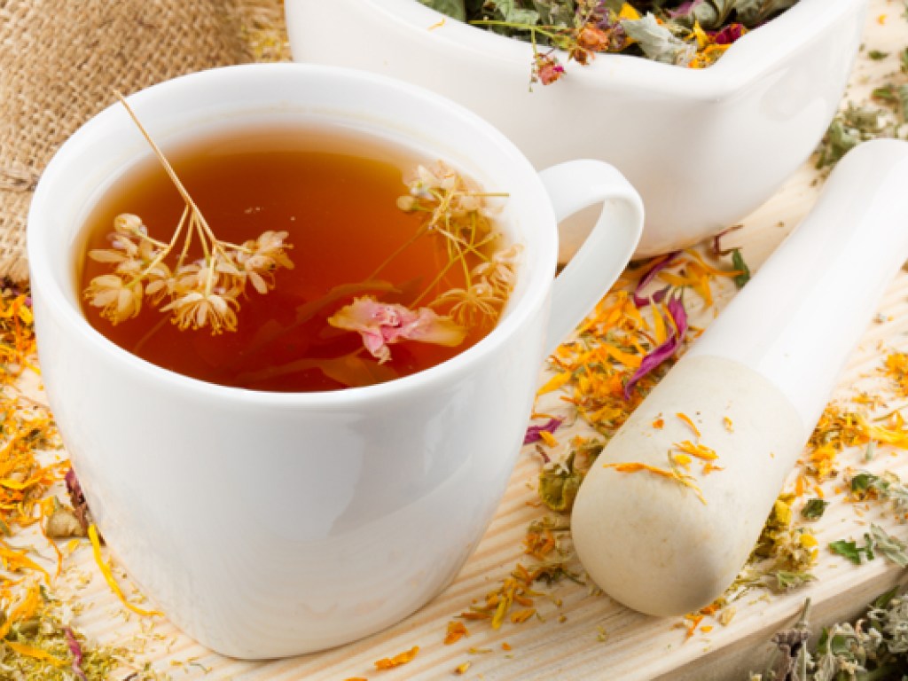 Лучшим средством для утоления жажды в жару является теплый чай – эксперт