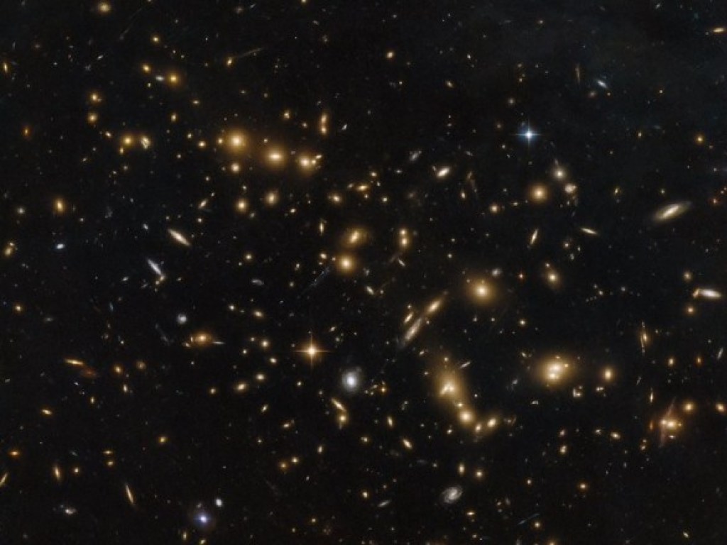 Hubble сделал фото одной из самых далеких галактик (ФОТО)
