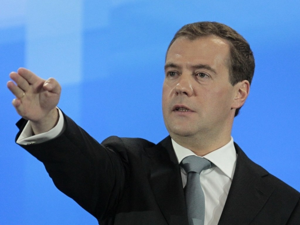 Путин оставил Медведева на посту премьера