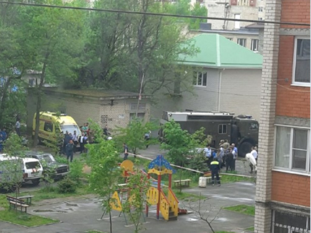 В России мужчина подорвал себя гранатой в подъезде дома, жильцов начали эвакуировать