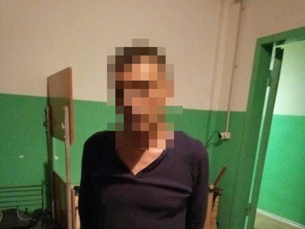 В одесском общежитии мужчина применил нож против собутыльника (ФОТО)