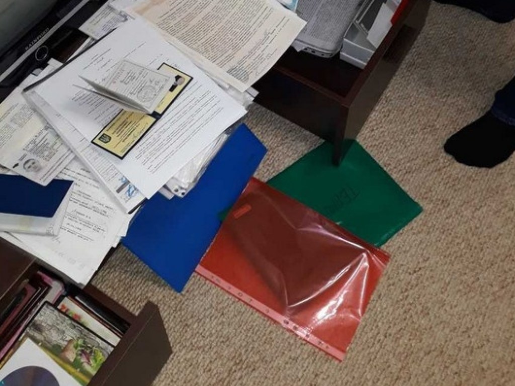 КПУ обвинила сотрудников СБУ в провокации с антигосударственными листовками при обыске офиса партии 