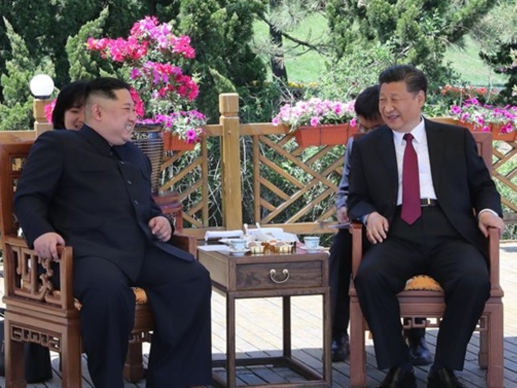 Лидеры КНР и  КНДР провели переговоры, прогулялись и пообедали (ФОТО)