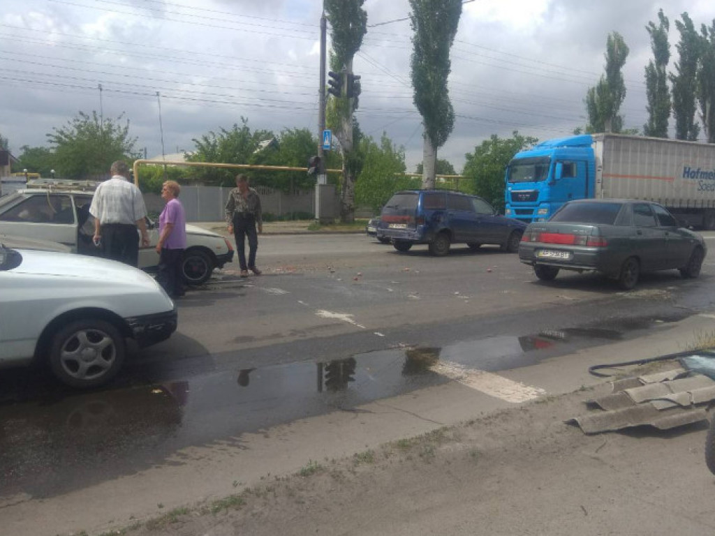 «Жигули» и две «Таврии»: в Мелитополе произошло тройное ДТП с пострадавшими  (ФОТО)