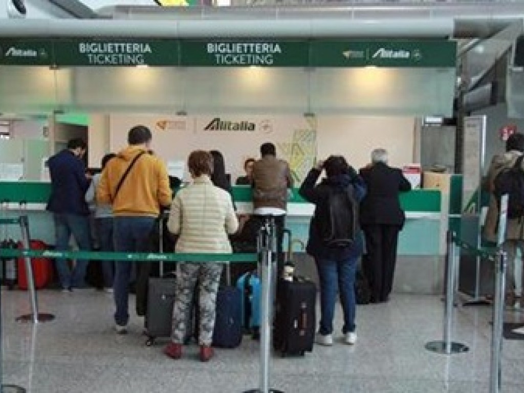 В результате забастовки диспетчеров в Италии отменены  свыше 720 авиарейсов