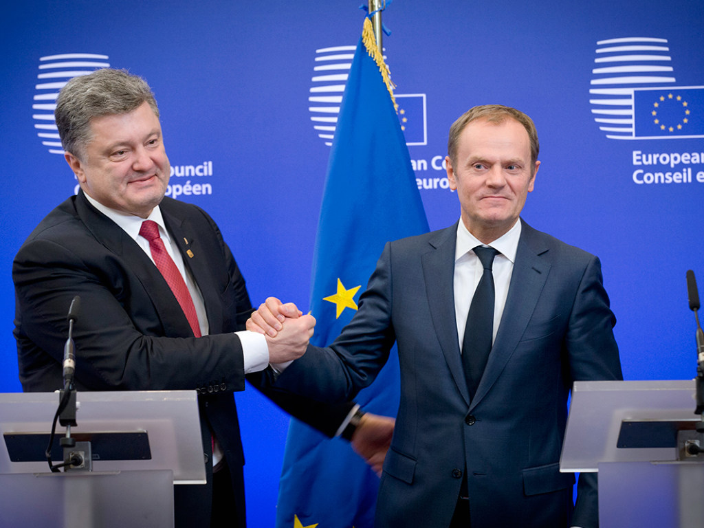 Порошенко и Туск договорились о проведении юбилейного саммита «Украина-ЕС» этим летом в Брюсселе