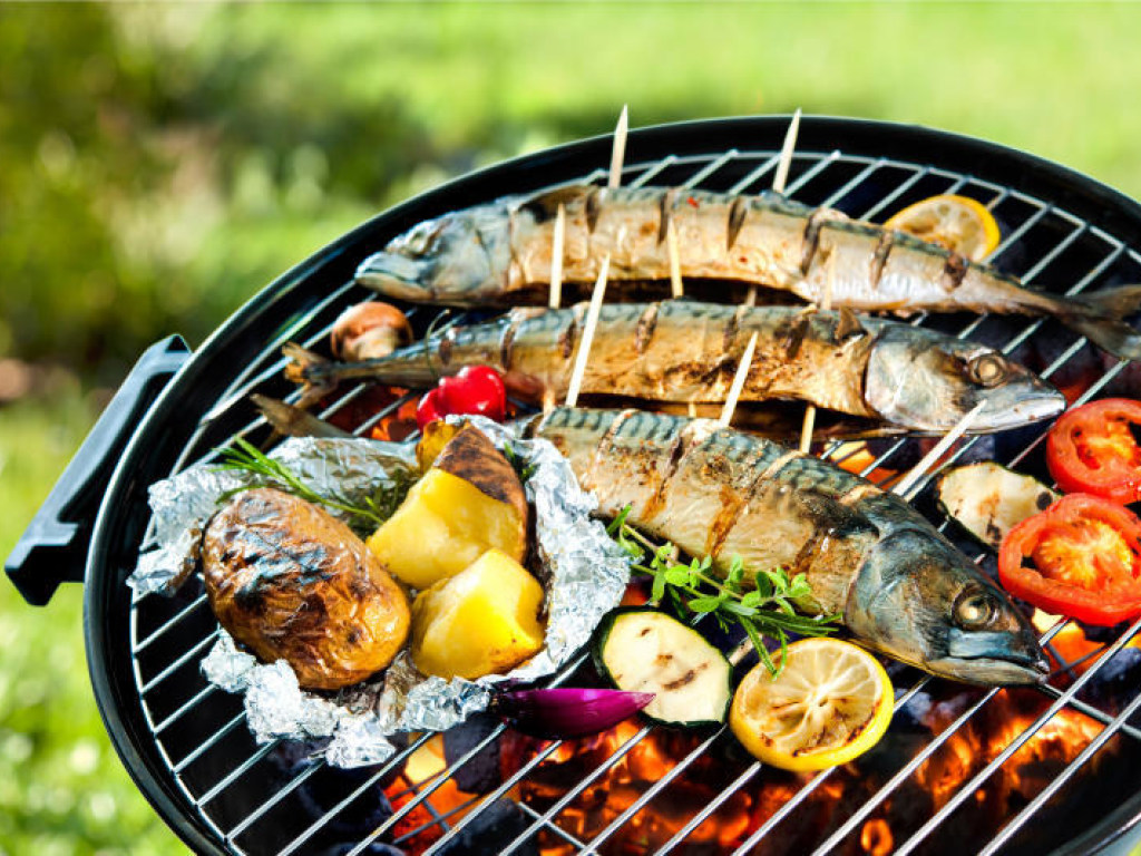 Гастроэнтеролог посоветовал отказаться от любой рыбной продукции во время пикников