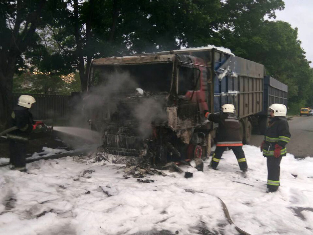 В Полтаве сгорел грузовик (ФОТО)