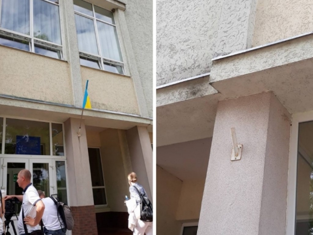 В Ужгороде в день визита Гройсмана сняли венгерский флаг со школы (ФОТО)