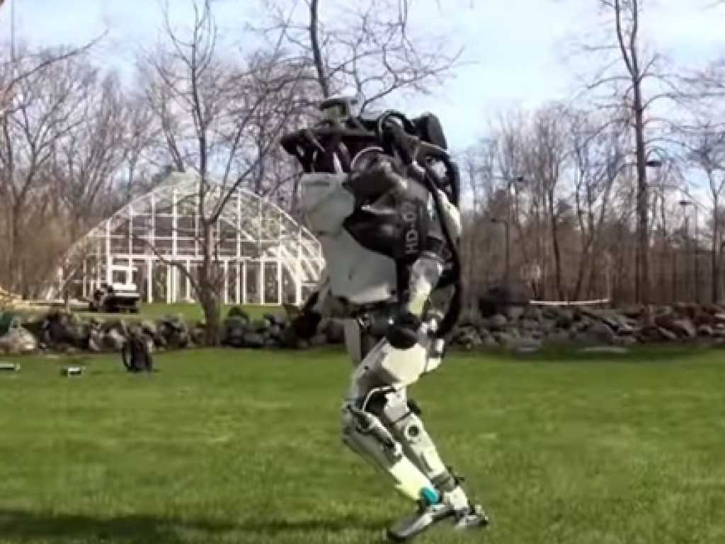 Пробежка по газону: появилось новое видео с роботами Boston Dynamics