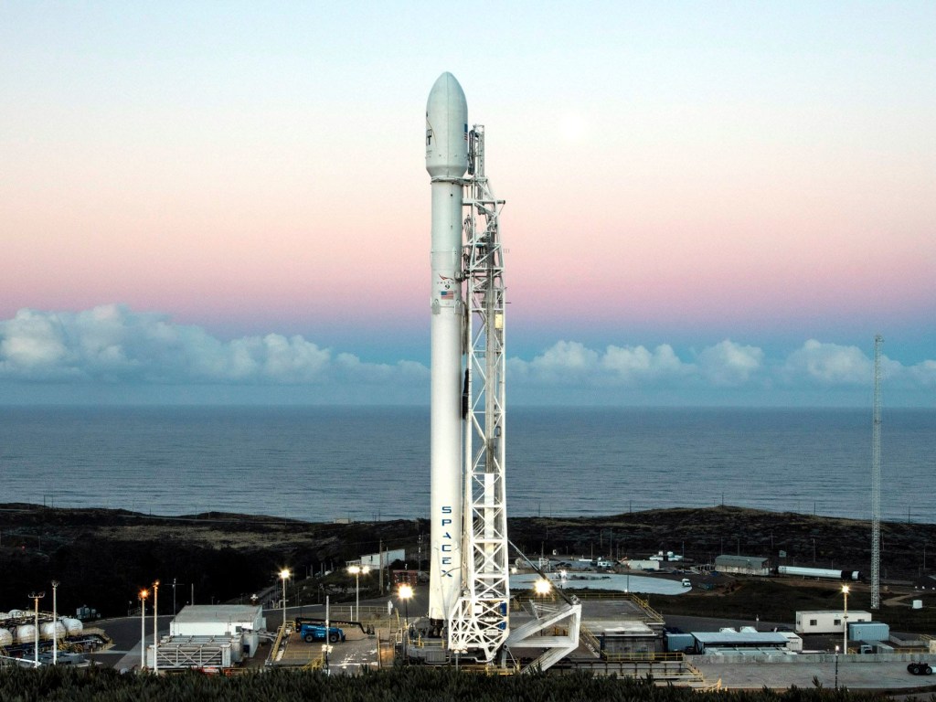 За минуту до старта: в США отменили запуск новой ракеты Falcon-9