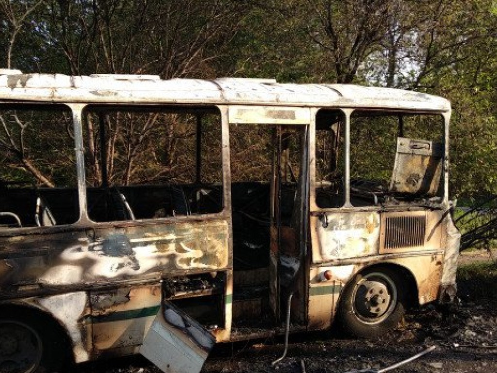В Кривом Роге на ходу загорелся автобус (ФОТО)